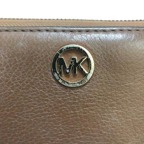 MICHEAL KORS Wristlet Wallet!! - Picture 5 of 7